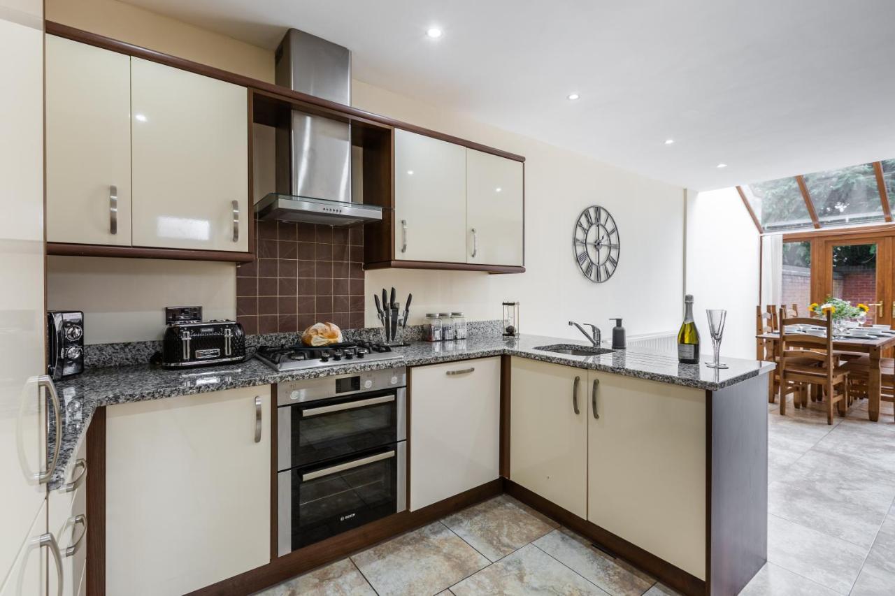 פרסטון Albert - 5 Bedrooms Sleeps 11 Parking Wi-Fi Contractors מראה חיצוני תמונה
